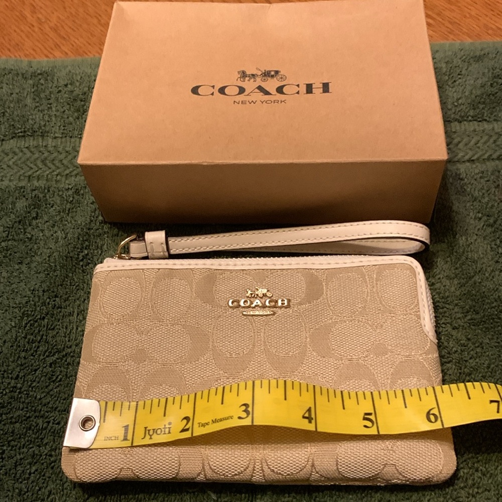 Coach wristlet - Picture 7 of 8
